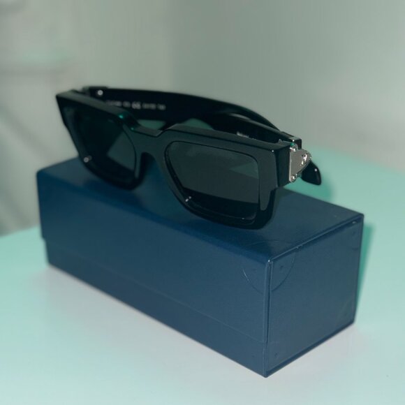 Louis Vuitton 2020 Square Sunglasses - Picture 4 of 5